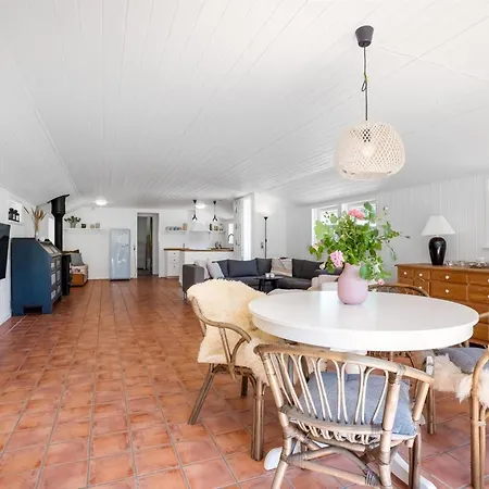 Lagho - 400m From The Sea By Interhome
