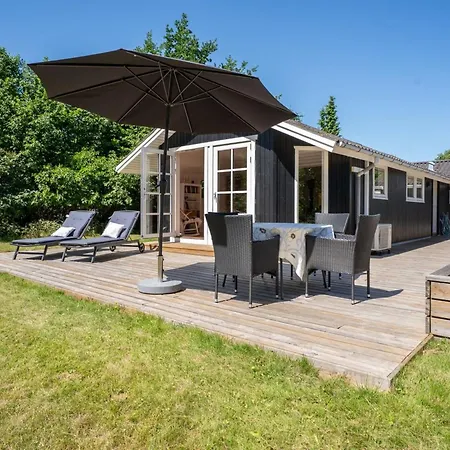 Lagho - 400m From The Sea By Interhome